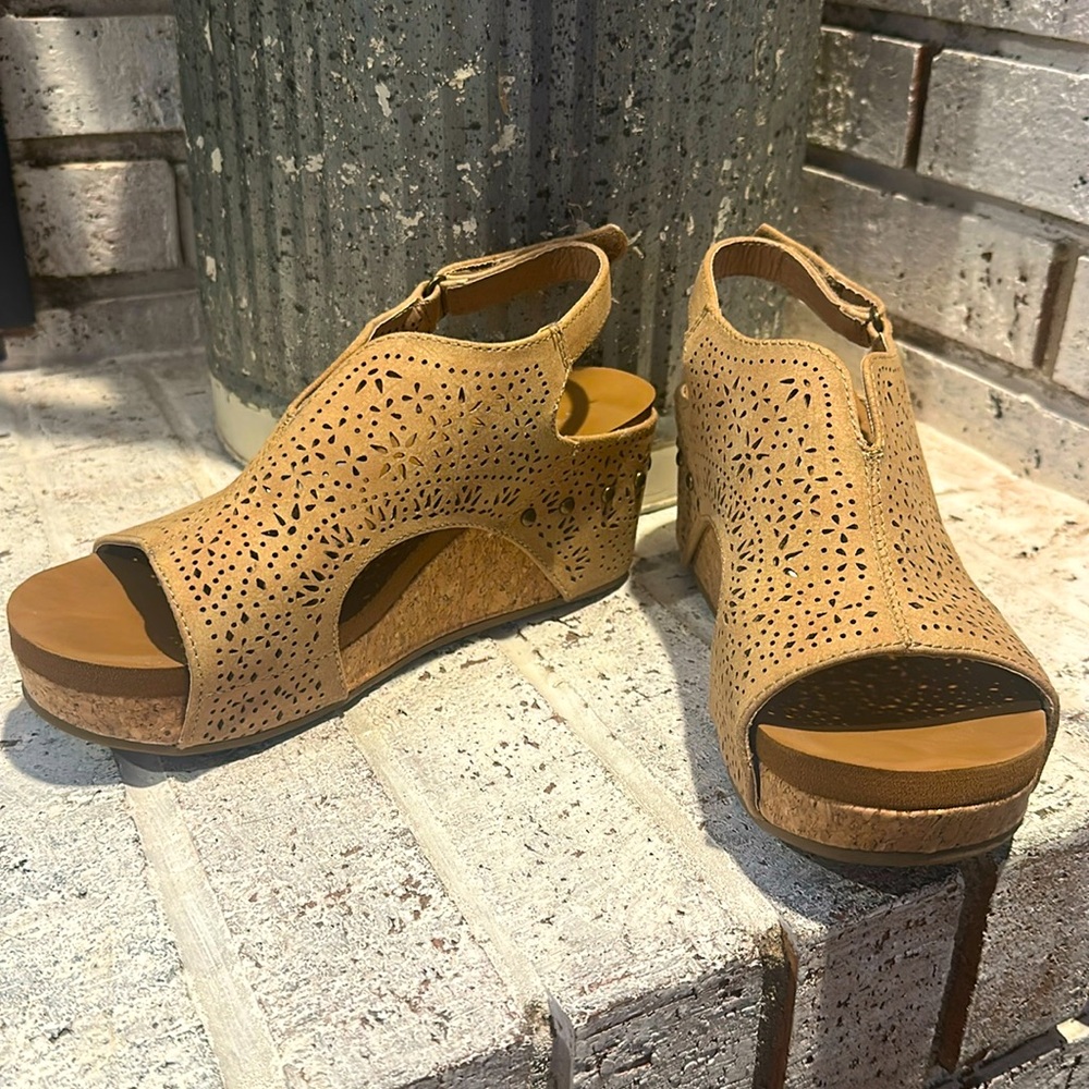 Wedge sandals
